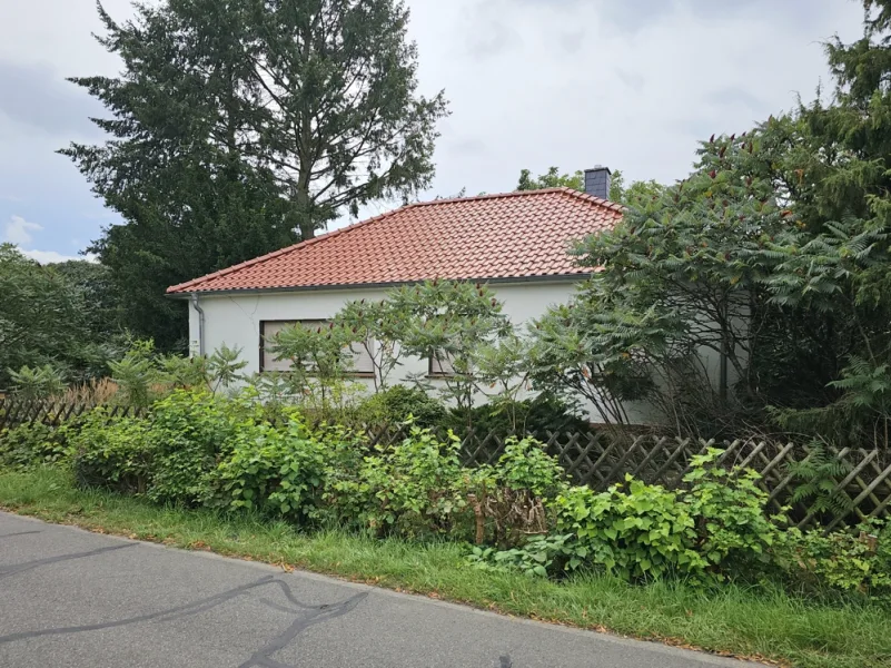 Wohnhaus - Haus kaufen in Schipkau - Ihr Bungalow mit Potential zur Ruheoase