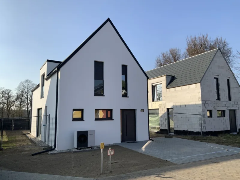 Wohnhaus - Haus kaufen in Senzig - Provisionsfrei - modern, hochwertig und bezugsfertig