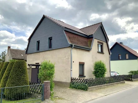 Wohnhaus Straße - Haus kaufen in Doberlug-Kirchhain - Stilvolles Wohnhaus mit Nebengelass