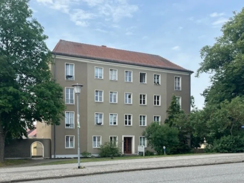 Vorderansicht neu - Haus kaufen in Eisenhüttenstadt - Ihre Immobilie mit Charme und Rendite