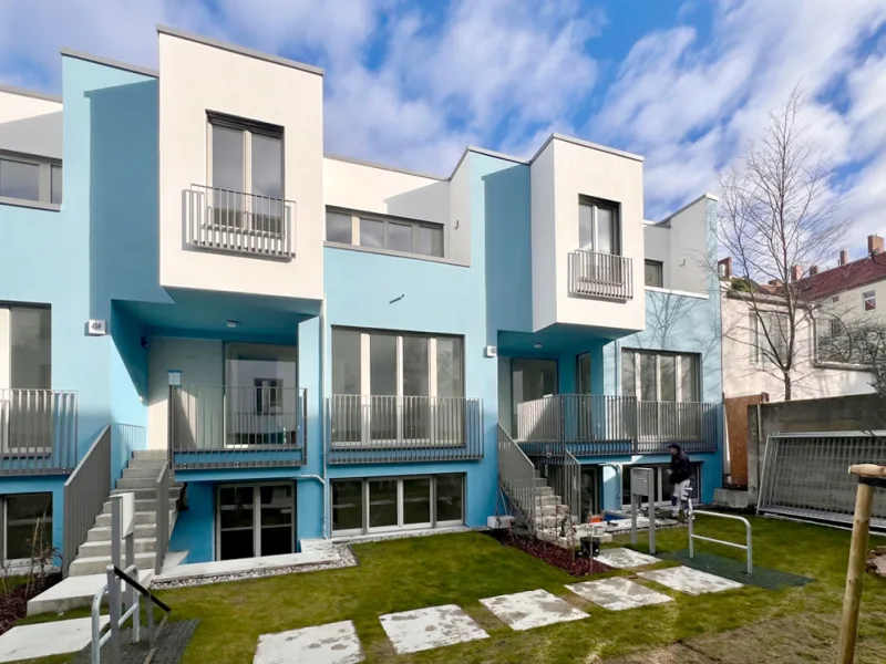 Visuelle Hausansicht - Haus kaufen in Berlin - Zukunftsweisendes und fertiggestelltes Neubauprojekt