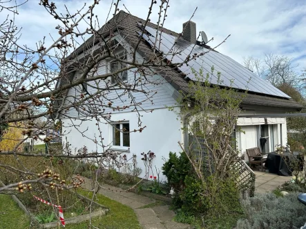 Hausansicht - Haus kaufen in Berlin - Ein Paradies für Familien und Gartenliebhaber