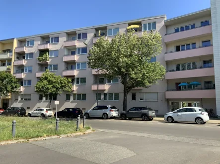 Hausansicht  - Wohnung kaufen in Berlin - Schickes Apartment mit tollem Grünblick