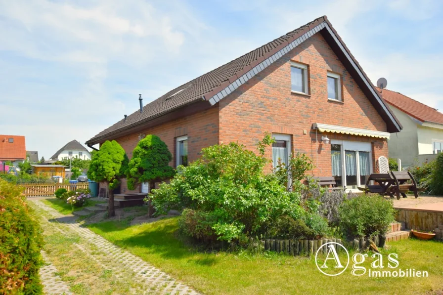 Ansicht vom Garten - Haus kaufen in Groß Kreutz/Emster / Schenkenberg - Schönes Einfamilienhaus mit idyllischem Garten, Sauna, Pool und Doppelgarage