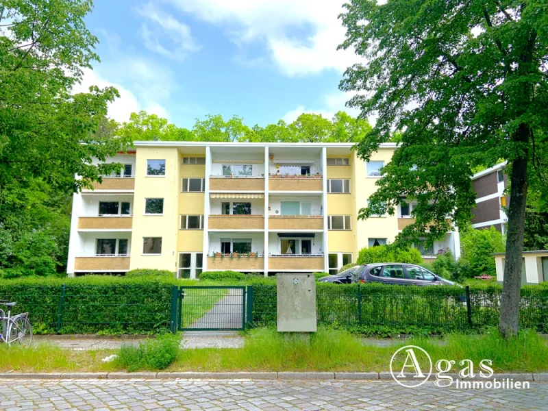 Ansicht straßenseitig - Wohnung kaufen in Berlin - Bezugsfreie 3-Zi.-Wohnung mit Balkon, in exklusiver Lage am Schweizerhofpark in Berlin-Zehlendorf