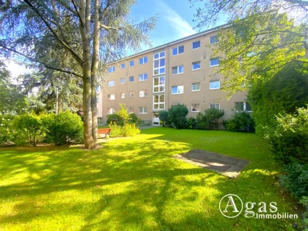 Fassade hofseitig - Wohnung kaufen in Berlin - Gut geschnittene und bezugsfreie 3-Zimmerwohnung mit Balkon und PKW-Stellplatz in Berlin-Spandau