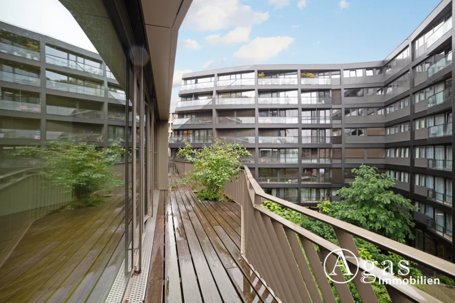 Balkon - Wohnung mieten in Berlin - Highlight-Wohnung mit 4 Zimmern, ca. 119m², EBK und umlaufendem Balkon mit Panoramablick in Berlin-Mitte!