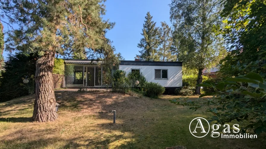 Hausansicht - Haus mieten in Berlin / Kladow - attraktiver Bungalow mit Sauna und großem Garten in Berlin-Kladow