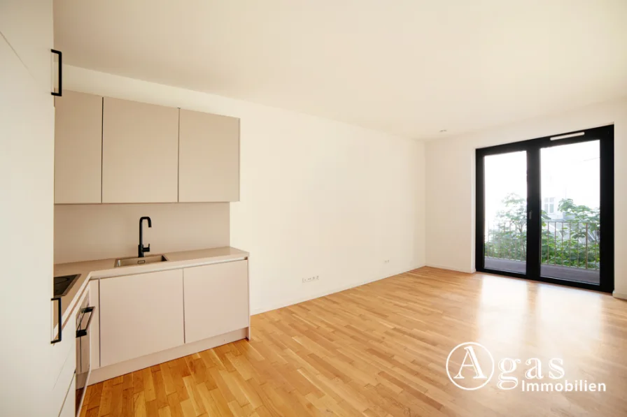 Wohnzimmer mit EBK - Wohnung mieten in Berlin - Top ausgestattete 2 Zimmer Wohnung mit ca. 51m², EBK und schönem Balkon in Berlin-Mitte!