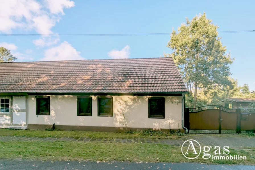  - Haus kaufen in Schorfheide - Doppelhaushälfte mit Nebengebäuden und großem Grundstück in Schluft / Schorfheide