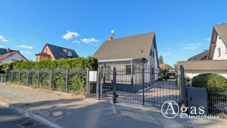 Hausansicht - Haus mieten in Berlin - Großzügiges Einfamilienhaus in Berlin/Staaken mit Garage und Garten