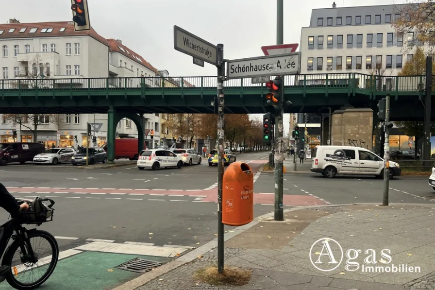 Lage: Einkaufsmöglichkeiten und Verkehrsanbindung