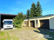 Carport und Garage