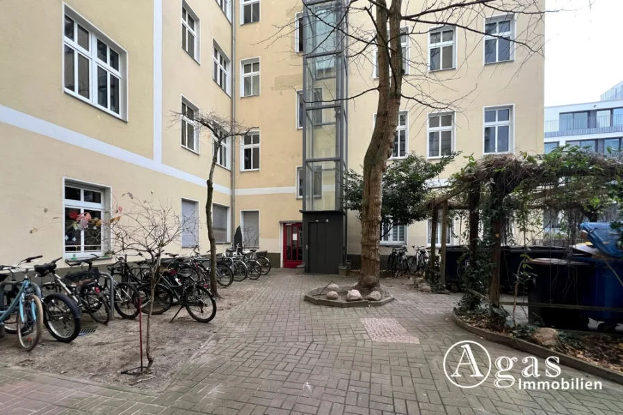 Seitenflügel - Wohnung kaufen in Berlin - Investition im Prenzlauer Berg – sanierte 2-Zimmer-Wohnung, vermietet