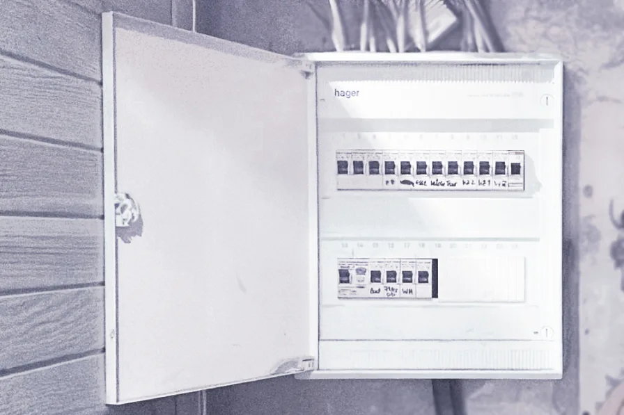 Strom-/ Sicherungskasten