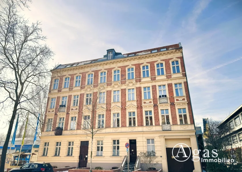 Haus - Wohnung mieten in Berlin - befristeter Erstbezug  3-Zimmer-Dachgeschosswohnung mit Weitblick im denkmalgeschütztem Dachausbau