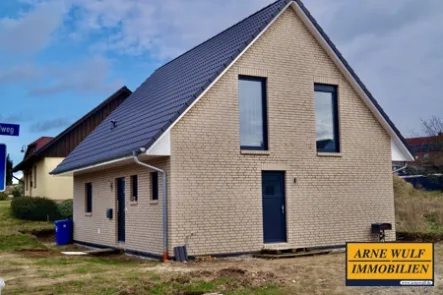 Straßenansicht - Haus kaufen in Klein Labenz - Wohnhaus in Warin/Klein Labenz - Baujahr 2023Energiesparhaus mit kfw 55 Standard