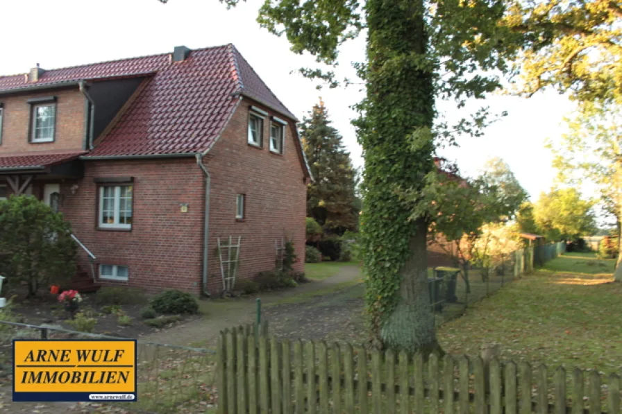 Ansicht von rechts - Haus kaufen in Neu Kaliß / Heiddorf - Gepflegte Doppelhaushälfte mit schönem Garten in Neu Kaliß bei Dömitz