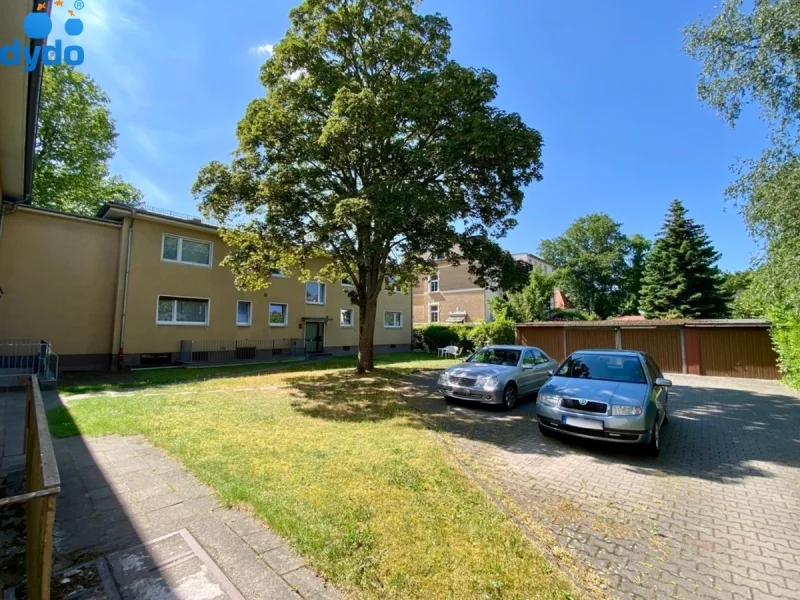 Innenhof - Wohnung kaufen in Berlin - Charmante 2-Zimmerwohnung mit Balkon und PKW Stellplatz im Herzen von Lankwitz