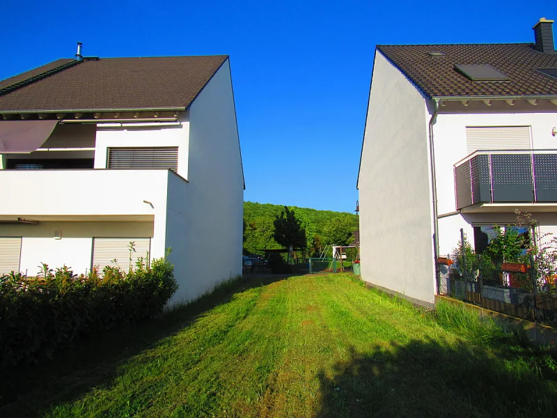 Grundstück - Blick von der Höhenstraße - Grundstück kaufen in Waldaschaff - Grundstück für Reihenmittelhaus mit 122 qm Wohnfläche in Waldaschaff