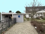 Hauszugang und Garage