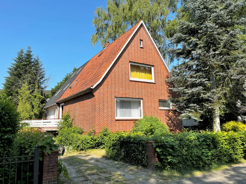 Objektansicht - Haus kaufen in Hamburg - Rahlstedt: einfaches Einfamilienhaus im Verbund - für Handwerker