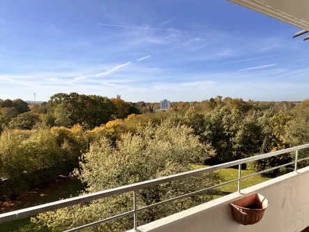 Ausblick vom Balkon - Wohnung kaufen in Schenefeld - Schenefeld: Eigentumswohnung mit Weitblick beim Stadtzentrum