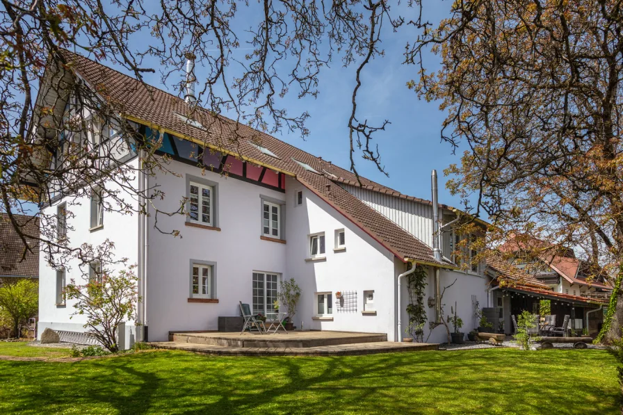 13_Ostansicht 10017 - Haus kaufen in Stühlingen - Dieses Drei-Familien- oder Mehrgenerationenhaus ist ein außergewöhnliches Unikat