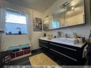 Badezimmer im Erdgeschoss Bild I