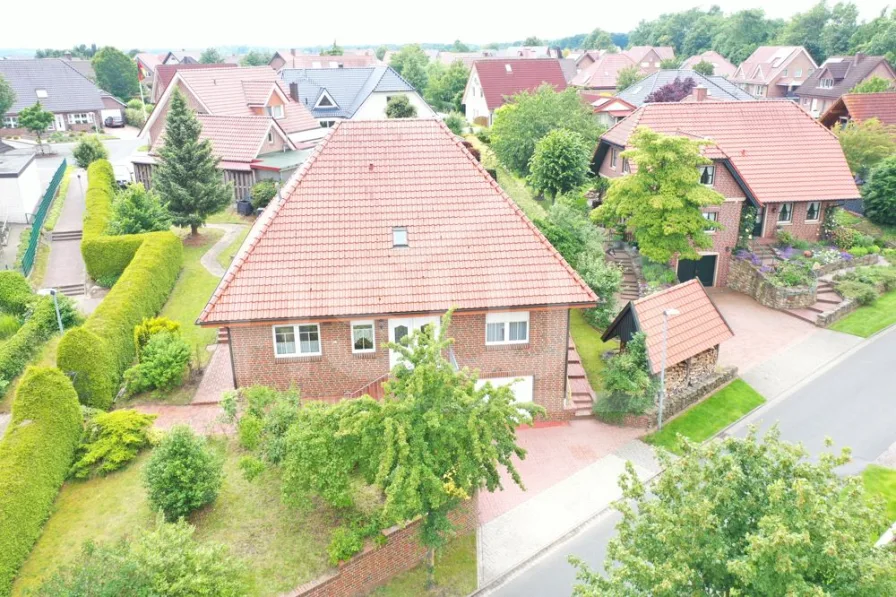 Vorderansicht  - Haus kaufen in Haren / Wesuwe - Gepflegter ebenerdiger Bungalow nebst massiver Garage und Werkstatt/Geräteraum in Haren-Wesuwe!