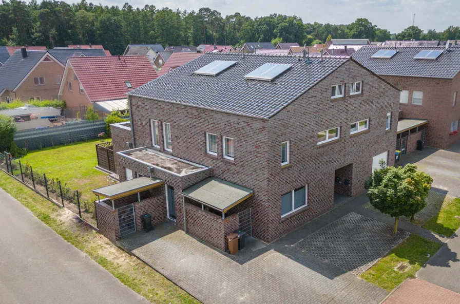 Titelbild - Wohnung kaufen in Meppen - Moderne neuwertige 2-Zimmer-Wohnung im Obergeschoss mit Balkon in Südlage!