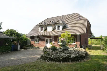 Vorderansicht - Haus kaufen in Lindern (Oldenburg) / Hegel - Preissenkung! Geräumiges Einfamilienhaus nebst Garage mit freiem Feld und Wiesenblick!