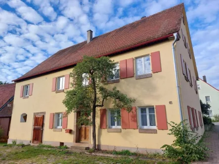 Titelbild - Haus kaufen in Weihenzell - Großes Einfamilienhaus mit Scheune