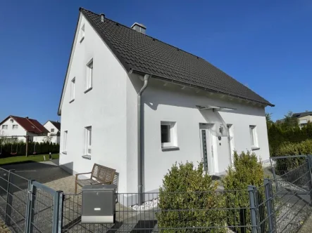 Ansicht - Haus kaufen in Ansbach - Modernes Einfamilienhaus mit Doppelgarage
