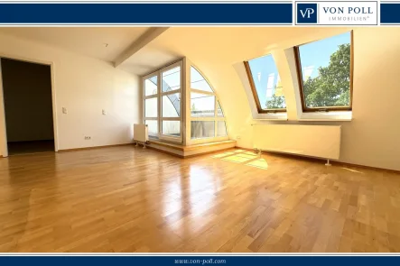 Titelbild - Wohnung kaufen in Berlin - Lichtdurchflutete Dachgeschosswohnung und Teifgaragenstellplatz