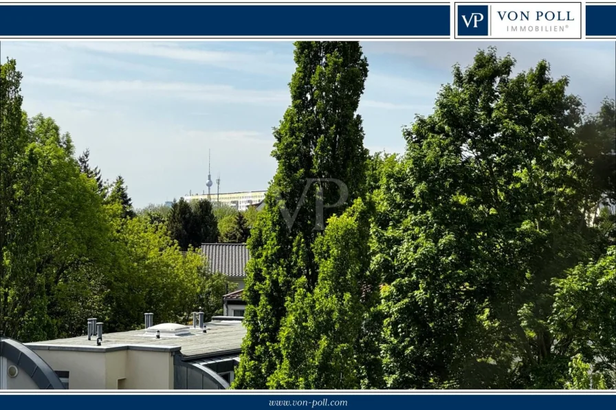 Titelbild - Wohnung kaufen in Berlin - Drei-Zimmer-Dachgeschoßwohnung mit Tiefgaragenstellplatz