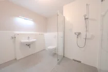 modernes Badezimmer 