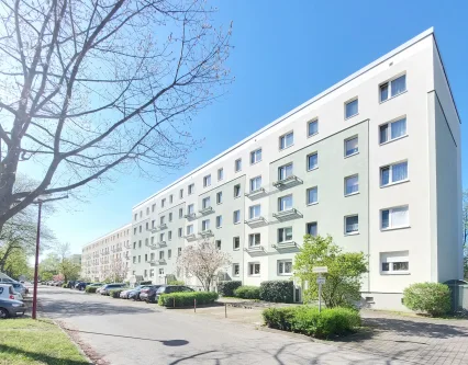 Haus vorn - Wohnung mieten in Cottbus - Charmante 3-Zimmer-Stadtwohnung in grüner Umgebung zu vermieten!