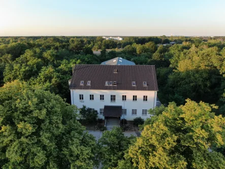 halle von vorn - Büro/Praxis mieten in Cottbus - Mehr Raum für Erfolg: Hier könnten Ihre neuen Büroräume entstehen!