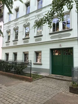 Hausansicht - Wohnung mieten in Cottbus - Große 4-Zimmer-Wohnung; Bad mit Fenster; zentrumsnah und Balkon zu vermieten!