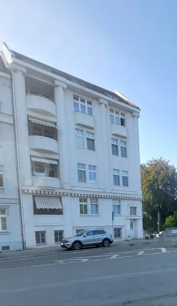 Hausansicht - Wohnung kaufen in Cottbus - Über den Dächern von Cottbus wohnen: Penthouse-Wohnung mit Balkon & großer Terrasse zu verkaufen!