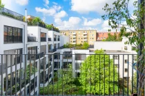  Der Balkon beeindruckt mit seiner atemberaubenden Aussicht auf die grüne Umgebung