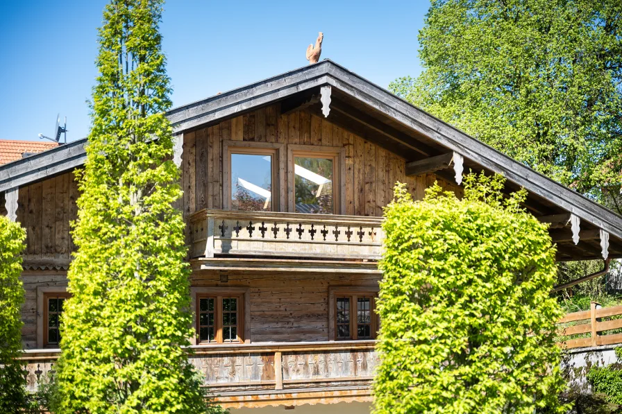 Die historische Fassade dieses wunderschönen traditionsreiche Bauernhauses hätte viel zu erzählen