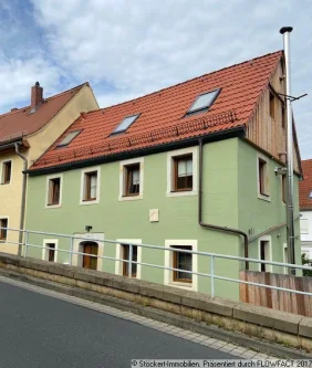 Hausansicht - Haus kaufen in Dohna - Hübsches Einfamilienhaus mit großer Terrasse, Balkon und Garten in Dohna