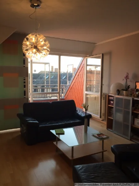 Wohnzimmer mit Balkon