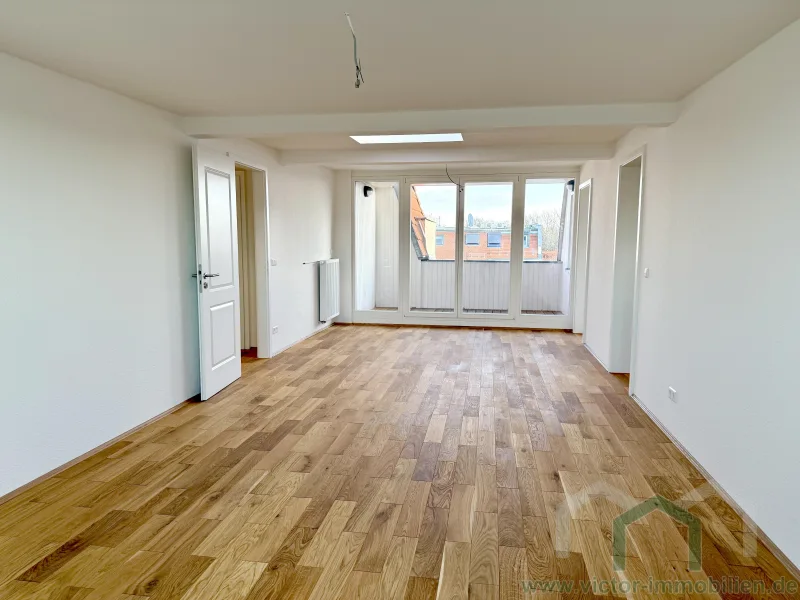 Wohnzimmer (Abb. 2) - Wohnung mieten in Leipzig - ** Neu sanierte, helle 2-Zimmer-Whg. mit Dachloggia und Parkett in bevorzugter Wohnlage **