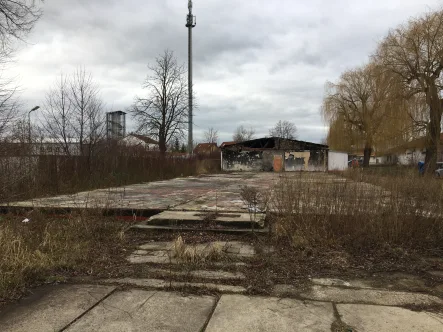 Grundstück - Grundstück kaufen in Braunsbedra - Gut gelegene Baufläche in Braunsbedra mit altem Clubhäuschen, ideal für Ihr Neubauprojekt!