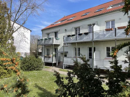 Hausansicht 17770 immoHAL - Wohnung mieten in Halle / Dölau - Mit tollem Balkon in Heide-Süd. Eine helle 3-Raum-Wohnung wartet auf neue Bewohner.