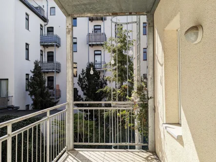 Balkon 17776 immoHAL - Wohnung mieten in Halle - Ruhiges Wohnen im Hinterhaus. 3 Zimmer mit Balkon in der südlichen Innenstadt