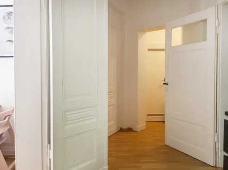 Diele2 5707 immoHAL - Wohnung mieten in Halle - Charmante Details im individuellen Altbau und die günstige Lage gibt es dazu...